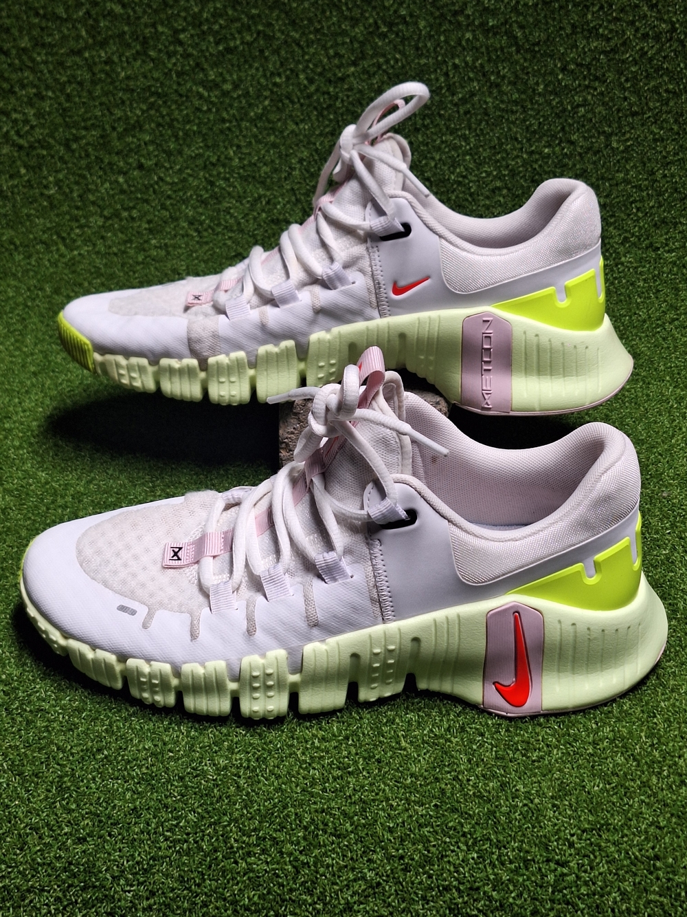 Nike Womens Free Metcon 5 DV3950-104 White Green Lace-Up Sneaker Shoes Size 9.5